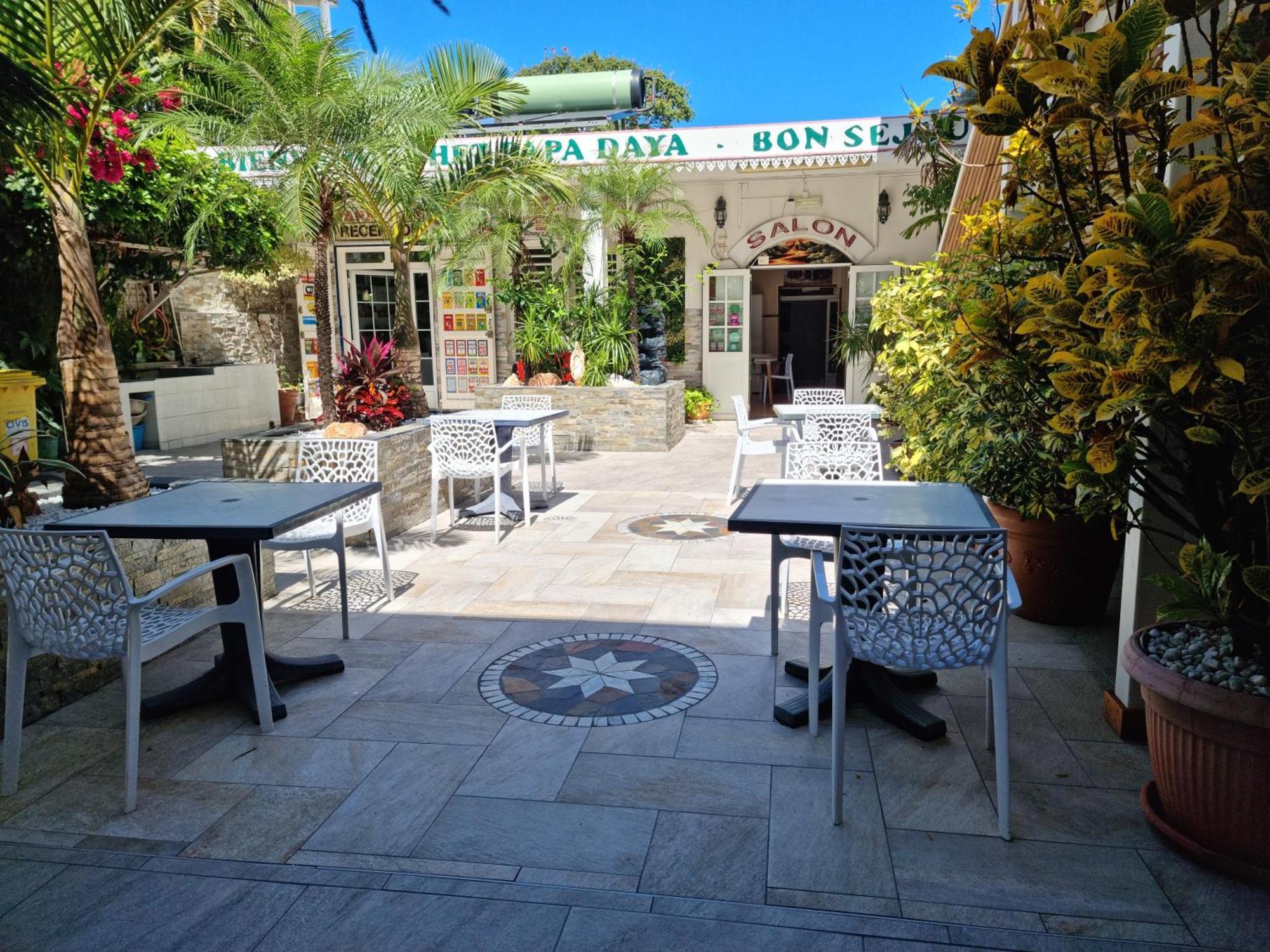 Hotel Chez Papa Daya Saint Pierre Exterior foto